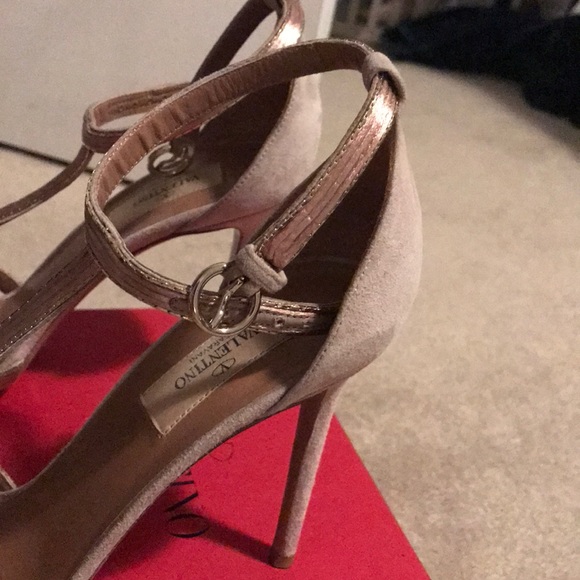 COPY - Valentino Heels - Picture 4 of 10